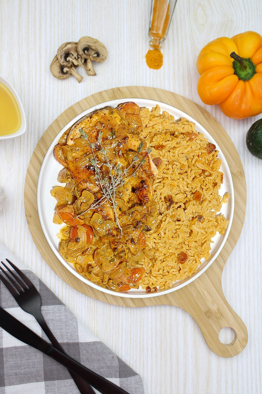 RIZ TANDOORI AVEC BLANC DE POULET À LA SAUCE