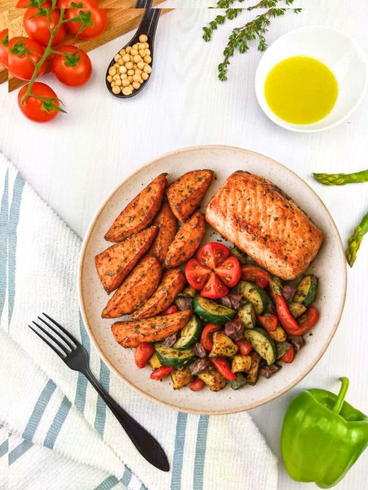 Pavé de saumon grillé & patates douces rôties aux légumes méditerranéens
