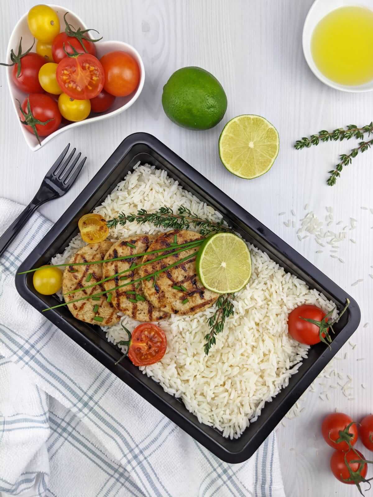 BURGER DE POULET HACHÉ ET RIZ BLANC BASMATI